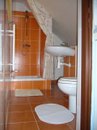 Koupelna a wc přístupná ze společné chodby - společná pro pokoj 2,3